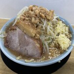 俺の生きる道 - 俺道ラーメン（300g）1100円
（チャーシュー1枚・野菜・にんにく・アブラマシ（別皿））