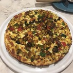 GINGER - こちらはレギュラーサイズのピザ(前回いただいたスパイシーベジパニールピザ)