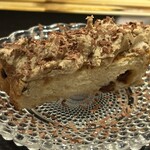 とり やまもと - 炭火焼きレーズンパンのレバーパテ載せ、カカオ
      86%掛け