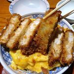とんかつは飲み物。 - たまごソースかつ丼（大盛）1,050円（惣菜３種類まで無料、ご飯大盛無料）