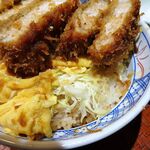 とんかつは飲み物。 - たまごソースかつ丼（大盛）1,050円（惣菜３種類まで無料、ご飯大盛無料）