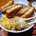 とんかつは飲み物。 - たまごソースかつ丼（大盛）1,050円（惣菜３種類まで無料、ご飯大盛無料）
