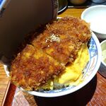 とんかつは飲み物。 - たまごソースかつ丼（大盛）1,050円（惣菜３種類まで無料、ご飯大盛無料）