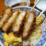 とんかつは飲み物。 - たまごソースかつ丼（大盛）1,050円（惣菜３種類まで無料、ご飯大盛無料）