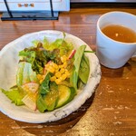 宇都宮野菜巻串焼き こっこのすけ - 料理写真:ランチのサラダとスープ