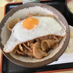 食堂 高田屋 - 目玉焼き付チャップ丼(ご飯少なめ)