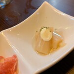 鉄板二百℃ - ホワイトアスパラ（前菜はこれぐらいの量が良い☝️）