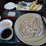 遊里庵 - 手前が、高原もりそば