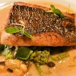 鶴橋食堂 - 天然ヒラメのムニエル、ムール貝のソース