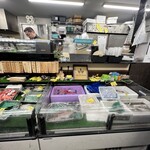 魚とおかず 満津喜商店 - 1階はお魚屋さん