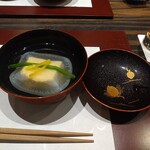 割烹 清風 - お椀（器の模様は松ぼっくり）