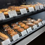 パティスリー&ブーランジェリー アールブリュット - ブーランジェリーコーナー