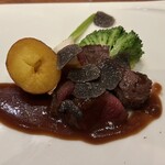 築地ボン・マルシェ - ２歳メスエゾ鹿のロースト　トリュフと赤ワインのソース