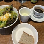 蕎麦粉食堂 Buckwheat - ランチのサラダ、スープ、蕎麦粉フォカッチャ、コーヒー
