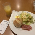 ジョイフル - 料理写真:暫く待つとロボットがベーコンモーニング３２８円を運んで来てくれました。