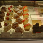 ブールミッシュ - 店内のケーキ類