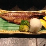 とち屋 - 金華サバ　どっさりの大根おろしが柱になり