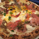 パルテノペ - 今月のお勧め
      ピッツア ビスマルク