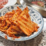 焼肉永楽 - 本場　韓国キムチ¥500