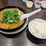 来来亭 - 料理写真:味噌ラーメン880円とライス0円