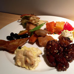 ゆとりの空間 キャナルシティ博多店 - チキンのキャラメリーゼは毎回見かける！
                                2015/01/12