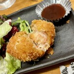 蔵元居酒屋 清龍 - 揚げたてのカニカマクリームコロッケ、時間かかるよ〜
