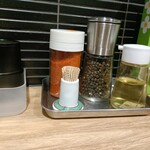 麺処 花田 上野店 - 卓上調味料