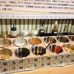 薬膳火鍋 真巴石 - タレバー。これから調合します。