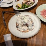 VICINO uomachi - ナマのマッシュルームにアンチョビソースとチーズが掛かったヤツ