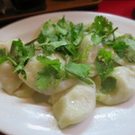 餃子の店 蘭州 - 2015.1水餃子に香菜をのせて香醋で