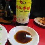 餃子の店 蘭州 - 2015.1水餃子に香菜をのせて香醋で