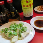 餃子の店 蘭州 - 2015.1水餃子に香菜をのせて香醋で