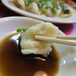 餃子の店 蘭州 - 2015.1水餃子に香菜をのせて香醋で