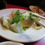 餃子の店 蘭州 - 2015.1水餃子に香菜をのせて香醋で