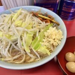 ラーメン二郎 - 料理写真:小ラーメン（940円）＋ピリ辛にらだれ（80円）＋味付うずら（120円）、ニンニクコール