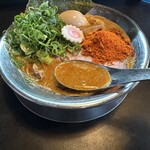 RAMEN HITONI YASASHIKU - 【葱辛魚＝スープ】