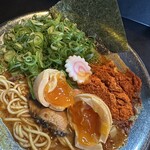 RAMEN HITONI YASASHIKU - 【葱辛魚＝sv味付玉子】