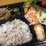 手づくり家庭料理の店 咲菜 - 日替わり弁当(十穀米)