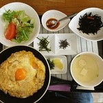 めしや 玉庵 - 上親子丼❤タレは黄身を潰した時に足りなければ足す用。昆布入れて塩気足してもグッド(o^-')b !