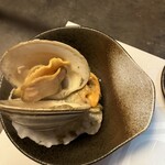 炭や 六根 貝とか酒とか炙りとか - 貝鮮4種ガンガン焼き(牡蠣、帆立、白蛤、青つぶ)