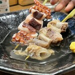 そば酒場 まる庵 - 気になってたので、おでんも少しいただきました