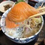 喜食家 - 「三色丼（釜揚げしらす＋サーモン＋アジ）1,800円