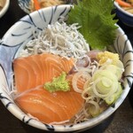 喜食家 - 「三色丼（釜揚げしらす＋サーモン＋アジ）1,800円