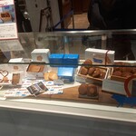 エシレ・パティスリー オ ブール - 焼き菓子ショーケース