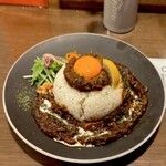 ルー&スープカレー ボナンザ - 牛スジチキンと濃厚キーマの2種あいがけカレー