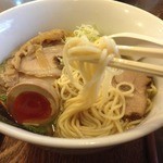 麺や しき - しき麺（700円）＋麺大盛（100円）＋限定大分産濃厚煮卵（100円）麺リフト