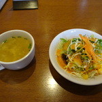 プルニマ - セットのスープ、サラダ