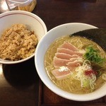 麺や しき - 支那そば（780円）＋大盛り（100円）＋炊き込みごはん＜大＞（240円）