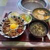 徳寿 - 熟成牛タン丼セット(熟成牛タン丼、サラダ、味噌汁、漬物)＋ハーフ醤油ラーメン