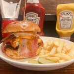 66 - ■ 佐世保バーガー　1,680円(1番人気)